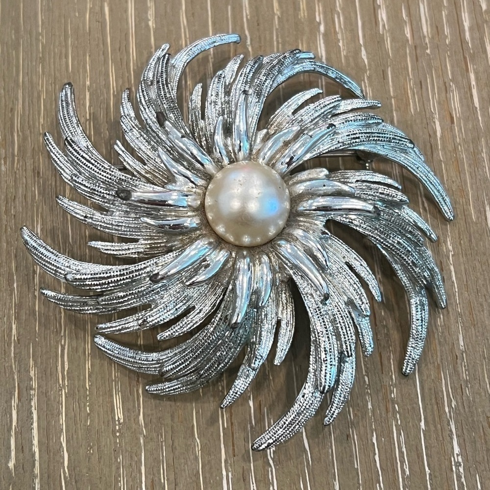 SARAH COVENTRY - Large Faux Pearl & Silver Tone Brooch - Signed - Circa 1960's